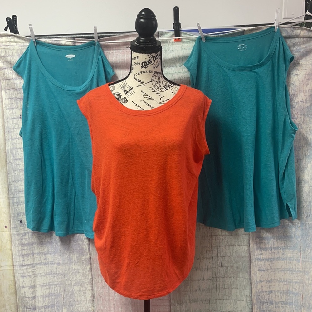 **WOW**  3- Three in good used condition Woman’s Old Navy Tops
